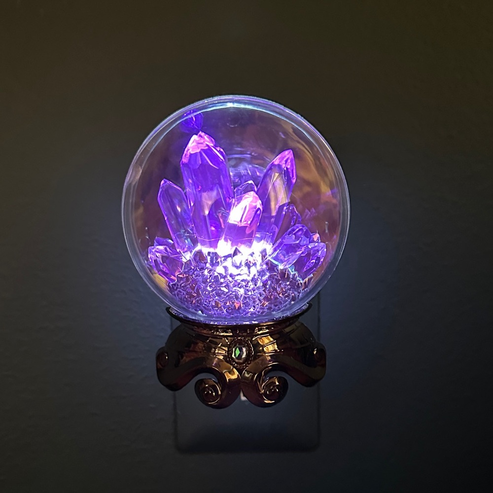 Gemstone Crystal Ball Wallflower
